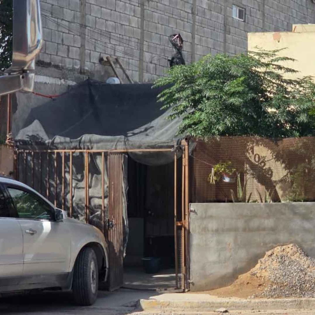 Muere hombre electrocutado en el patio de su casa